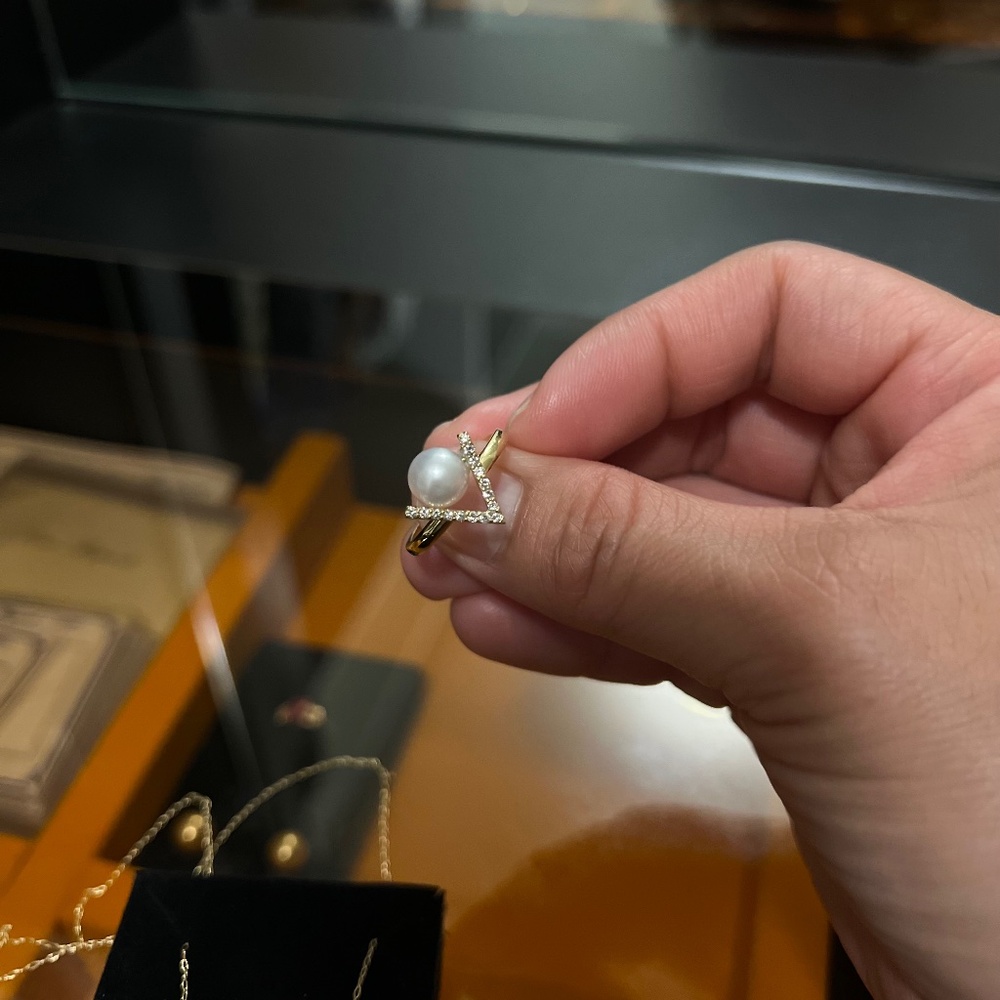 Authentic akoya pearl with diamonds in 18 carats gold